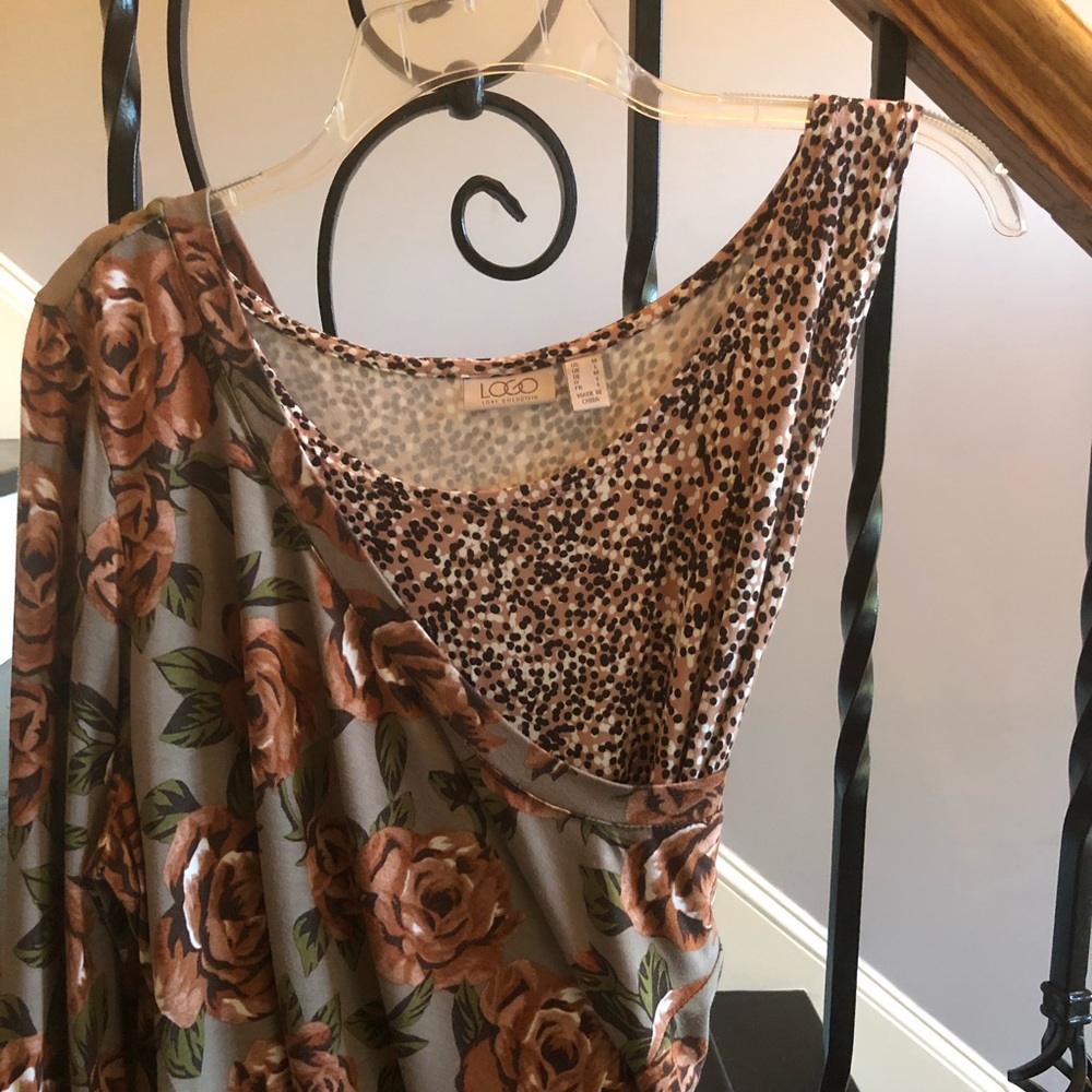 LOGO 2 pc Tunic & shell set multicolored Roses 🌹 - Picture 3 of 6